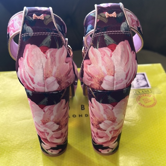 Ted Baker printed pale pink platform sandals in size 37.5(7) USA.🌸 - Picture 6 of 14